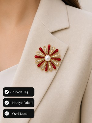 Herşey Nota Kırmızı Taş Detaylı Inci Görünümlü Kadın Broş Hediye Aksesuarı