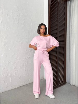 Trend Butik Burada Kadın Rahat Kesim Ikili Takım - Kısa Kollu Bluz ve Dikiş Detaylı Bol Paça Pantolonlu Set