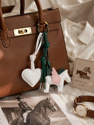 Hediye Filesi 3’lü Deri Çanta Charm Seti – Kalp & At Figürlü Kore Tarzı Çanta Aksesuarı | Bag Charm Anahtarlık