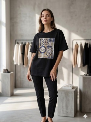 Olivia Kadın Siyah Oversize Tişört - Lüks El Işlemesi Patch Detaylı