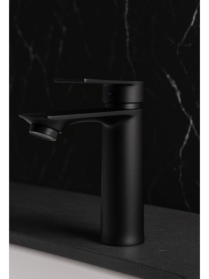 Kustar Lüks Siyah Sabit Aç Kapa Kısa Lavabo Bataryası – Su Tasarruflu, Dayanıklı, Modern Tasarım