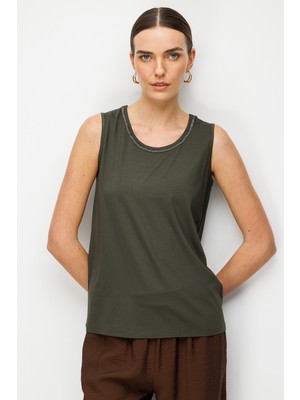 Desen Triko Kadın Sıfır Yaka Yaka Kenarı Zincirli Askılı Penye T-Shirt 26708 Haki