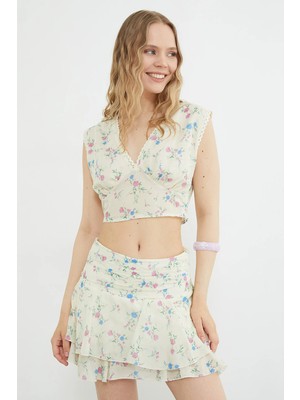 FullaModa Çiçek Desenli Dantel Detaylı Crop Bluz