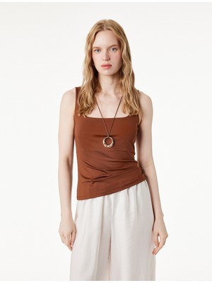 Koton Slim Fit Yuvarlak Yaka Kolsuz Top