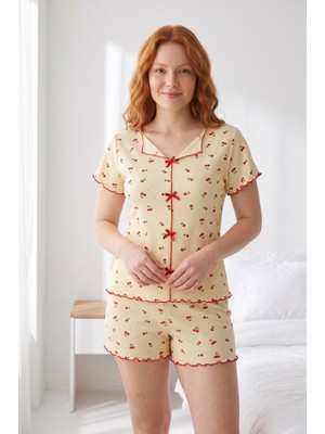 Seamlife Kadın Sarı Kiraz Desen Kayık Yaka Düğmesiz Fitilli Kumaş Fiyonklu %100 Pamuk Kısa Kol Mini Şortlu Pijama Takımı