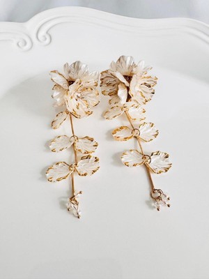 Devi Fashion Uzun Bej Çiçek Sallantılı Küpe 12 cm