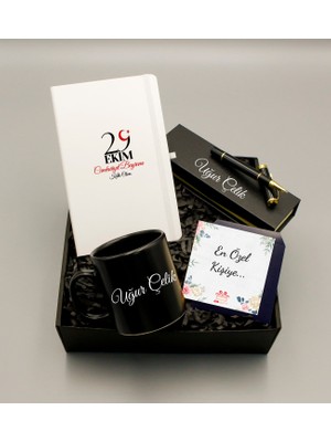As Gift 29 Ekim Tasarımlı Kişiye Özel Isim Soyisimli Beyaz Defter & Siyah Kupa & Siyah Roller Kalem Hediye Seti