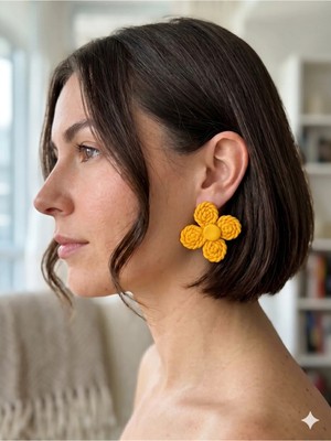 Lu Atelier Tressa Hasır Dokulu Çiçek Formlu El Yapımı Küpe – Modern Şık Tasarım Günlük Küpe