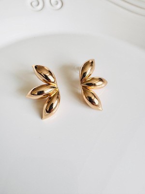 Devi Fashion Gold Bombeli Yarım Çiçek Küpe 4 cm