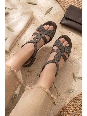 Stilbagshoes Elisa Taş Örgü Detaylı Topuklu Kadın Sandalet Kahve