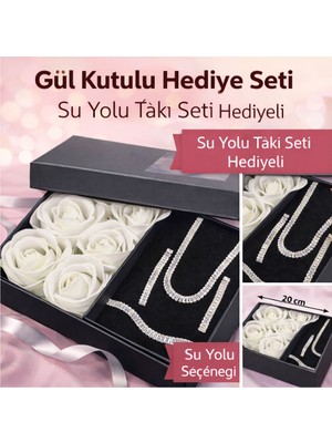     Özel Tasarım Güllü Hediye Kutusu Su Yolu Takı Seti