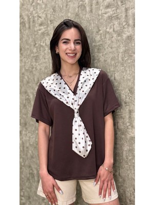 Leilaa Puantiyeli Fularlı V Yaka Bluz