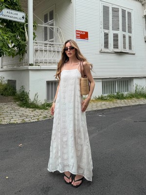 Laluvia Beyaz Nakışlı Elbise - 3437