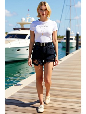 Benerly Kadın Şort Yüksek Bel Mini Yırtıklı Denim Slim Kalıp Boru Paça Rigid Dokuma Düz Desen Asit