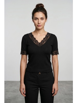FullaModa Kol ve Yaka Dantelli Slim Fit Transparan Bluz