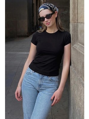 Madmext Siyah Basic Slim Fit Kadın Tişört MG2818