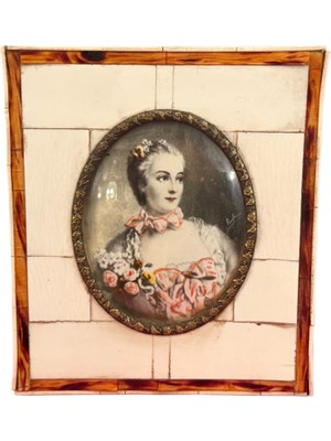 TT 14 cm  x 12 cm Ölçülerinde Fransız Baga ve Kemikten Çerçeveli Duvar Süsü