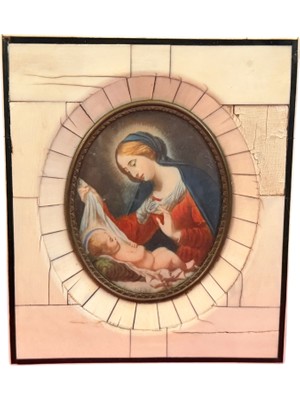 TT 14 cm  x 12 cm Ölçülerinde Fransız Kemikten Çerçeveli Duvar Süsü