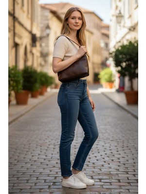 Dilora Yumuşak Dokulu Hobo Kadın Omuz Çantası – Minimal & Günlük Şık Kullanım