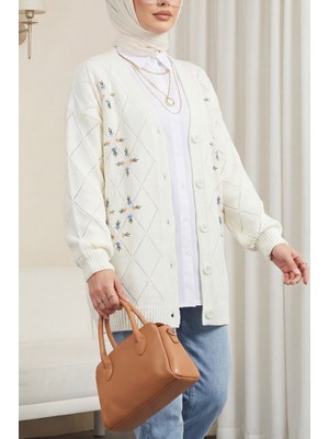 Moda Morfo Ajurlu Çiçek Nakışlı Düğmeli Triko Hırka -Ekru