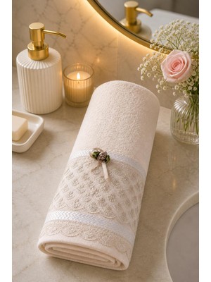 Premium Fransız Güpür Dantelli 4’lü Pamuk Havlu Seti (2 Pembe & 2 Beyaz) 50X90