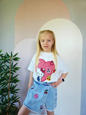 Superbaby Kız Çocuk Hello Kitty Temalı Ikili Takım - Krem Nakışlı Tişört ve Aksesuarlı Denim Şort Etek Kombini