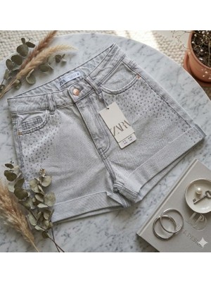 Moda     Siyah Taş Detaylı Yüksek Bel Denim Şort
