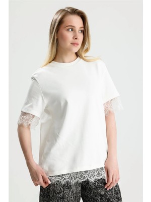 Rose Arya Beyaz Sırt Dantel Detaylı Tshirt
