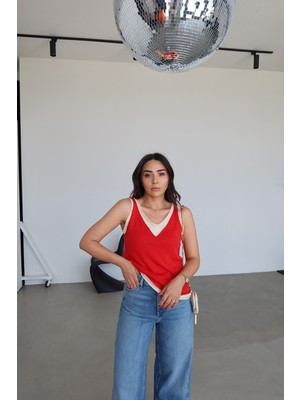 Özge Özgenç V Yaka Çift Renk Triko Süveter