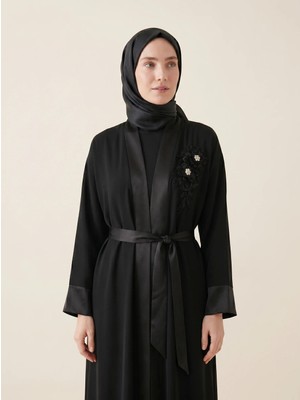 İhvan Online Abaya Ferace El Işi Boncuk Taş Çiçek Nakışlı Saten Şal Yaka Kuşaklı 9647-26 - Siyah