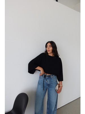 Özge Özgenç Yarasa Kol Crop Bluz