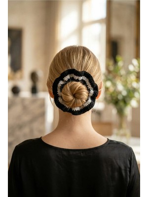 Kadın Siyah Beyaz Çizgili Handmade Örgü Orta Boy Scrunchie - El Yapımı Crochet Lastik Toka