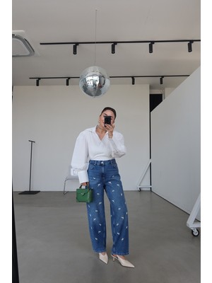 Özge Özgenç Çiçek Nakışlı Jean