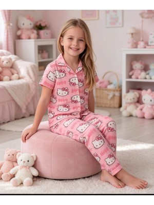 Nice İç Giyim Hello Kitty Temalı İnce Milan Kumaş Pembe Gömlek  Yaka Düğmeli Kısa Kol Baharlık Kız Çocuk Pijama Takım Mevsimlik