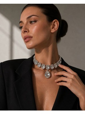Motix Damla Taş Detaylı Luxury Kristal Choker Kolye