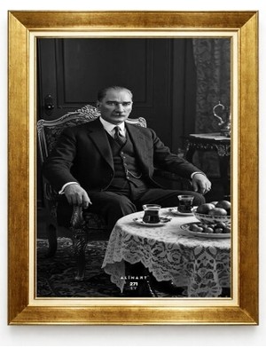 Atatürk Masada Oturan Siyah Beyaz Tablo Tarihi Fotoğraf Çerçeveli Dekoratif Portre