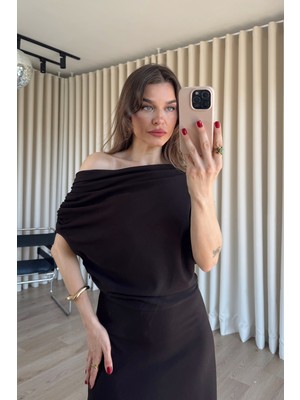 Sue Store Acı Kahve Asimetrik Kesim Kayık Yaka Elbise