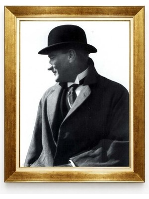 Atatürk Melon Şapkalı Karizmatik Kanvas Tablo - Retro Tasarım Altın Çerçeveli Atatürk Tablosu