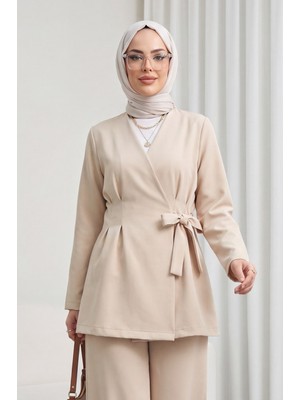 Moda Morfo Pens Detaylı Önü Çapraz Bağlamalı Pantolonlu İthal Krep Takım -Bej