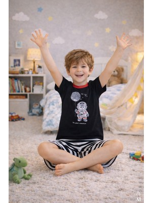 Koza İç Giyim Erkek Çocuk Pamuklu Çizgili Baskılı Kısa Kollu Şortlu Pijama Takımı