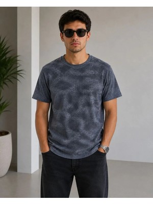 Tarz Yeri Erkek Batik Desenli Tişört Bisiklet Yaka Kısa Kol Regular Fit T-Shirt - Füme
