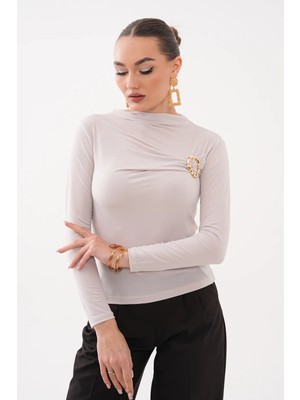 Mega Life Büzgüsüz Ön Aksesuar Tokalı Sandy Bluz