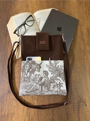 Aksesuar Sepeti El Yapımı, Fransız Köylüsü Desenli, Cepli, Taşıma Askılı, Kılıf Çanta, Tablet Kılıfı, Kitap Kılıfı