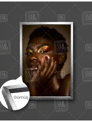 SML Tablo Gold ve Kırmızı Göz Makyajı Simli Kırmızı Ojeli Kadın Make Up Dikey Çerçeveli Kanvas Tablo