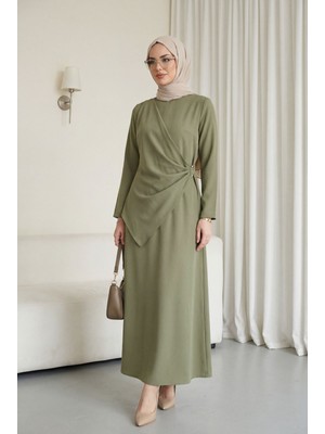 Moda Morfo Çapraz Alerli Tokalı Yuvarlak Yaka İthal Krep Elbise -Çağla Y.