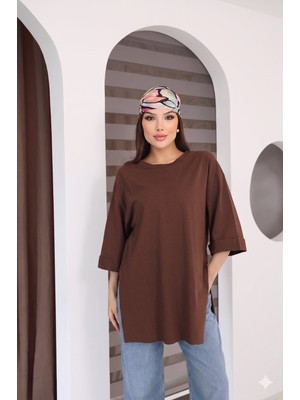 Moviment Kadın Standart Beden Duble Kol Yandan Yırtmaçlı Kahverengi T-Shirt