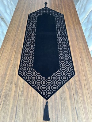 Nurhan Home Collection Trendy Modeli Siyah Renk Kadife Kumaş Altı Siyah Tüllü Masa Örtüsü Runner