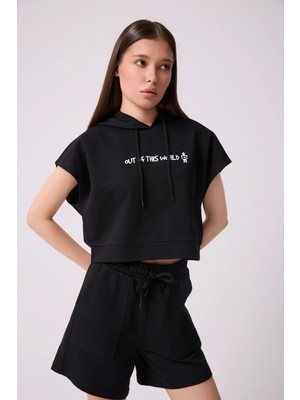 Defy's Kadın Siyah Baskılı Kapüşonlu %100 Pamuk Mevsimlik Crop Sweatshirt