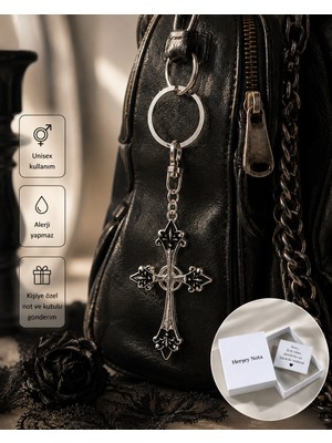 Herşey Nota Gotik Haç Figürlü Unisex Anahtarlık – Siyah Detaylı Alternatif Stil Aksesuar