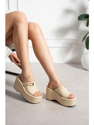 Shoetek Rivs Kadın Terlik Dolgu Tabanlı Gold Tokalı Bej Saten